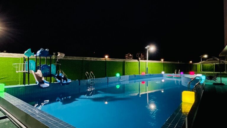 Swimming pool 14