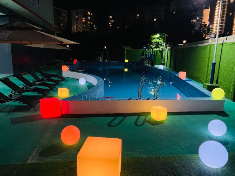 Swimming pool 16